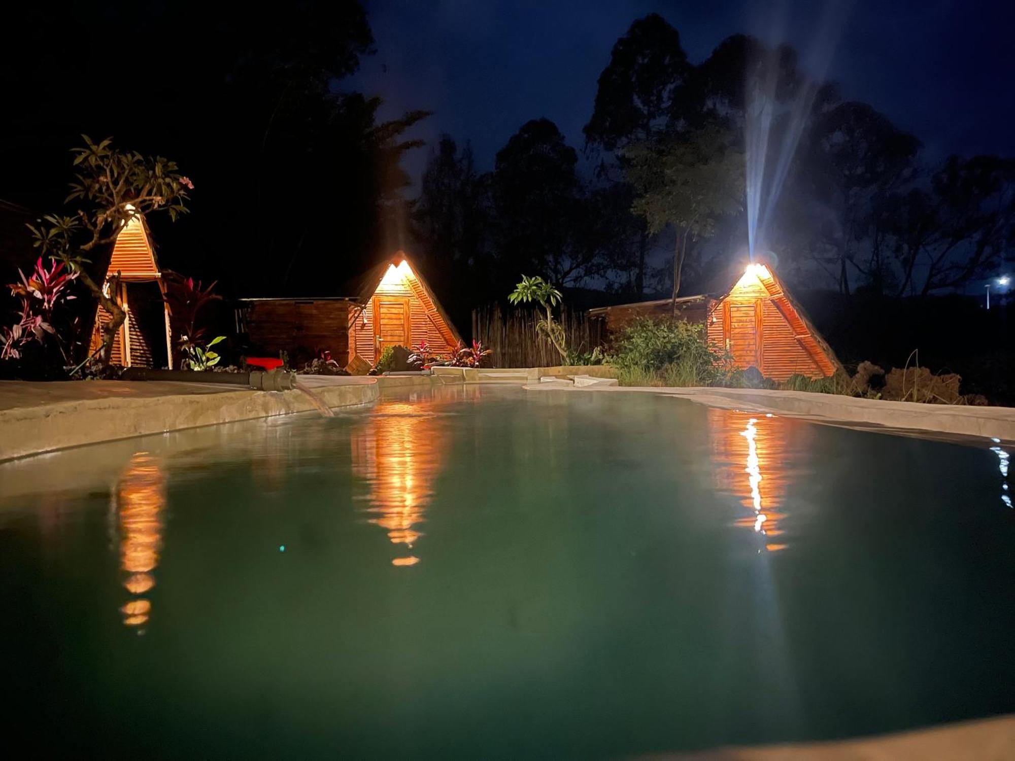 Triangular House And Hot Spring Hotell Kubupenlokan Exteriör bild